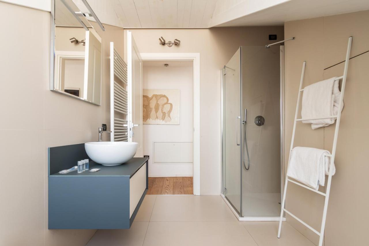 Easyhomes - Brera Luxury Suites Milão Exterior foto